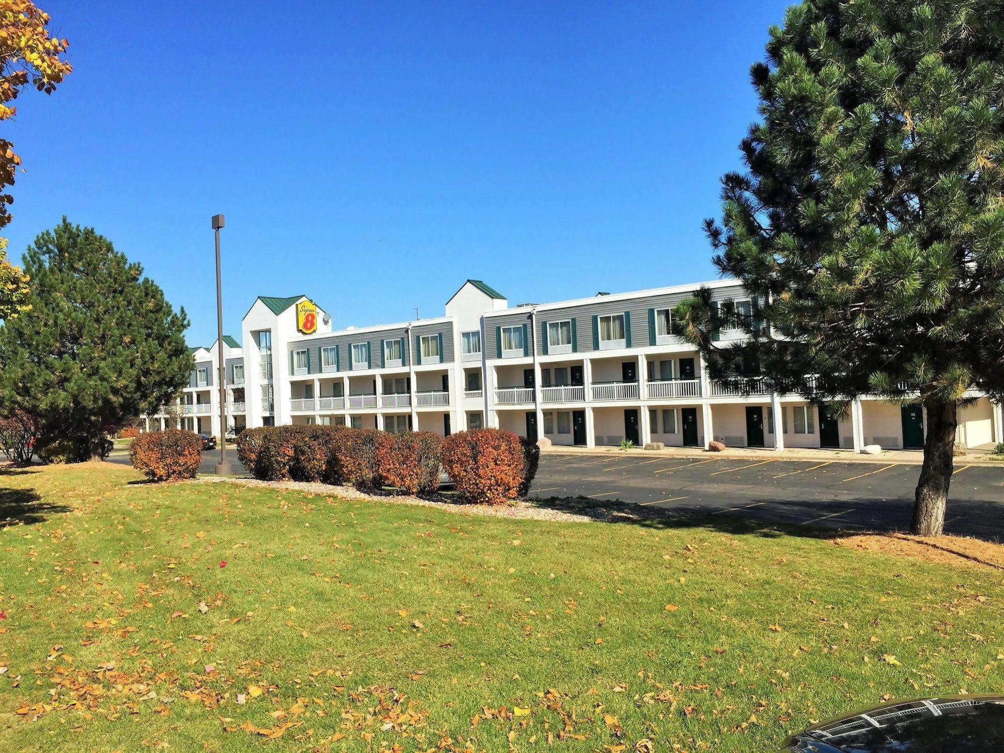 Hotel Super 8 By Wyndham Madison East Exterior foto